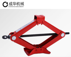 五一小長假即將來臨 自駕出行切記帶上千斤頂