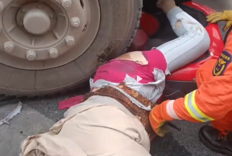 市民騎車不慎進入混凝土車盲區(qū)被拖行